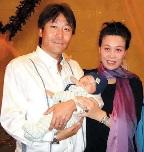 如今55岁的那英依然活跃在演艺圈,在综艺节目中经常会见到,因早年对于