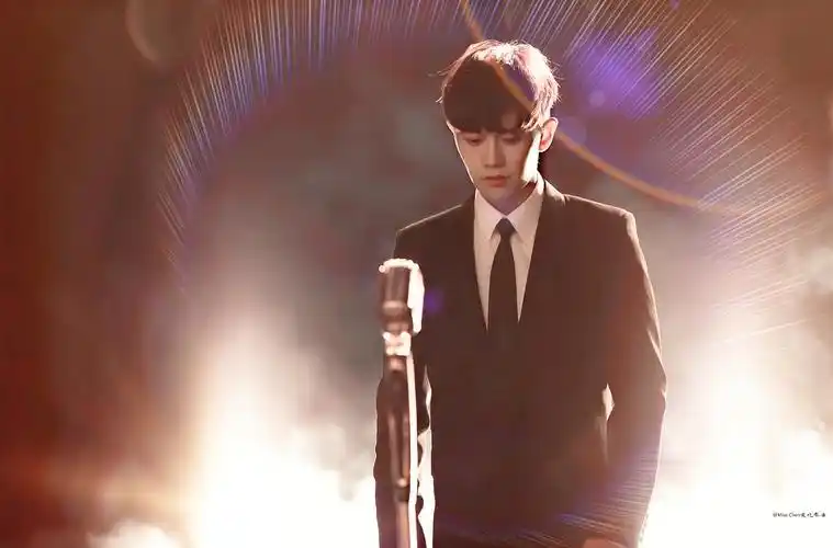 任嘉伦黑色西装合集