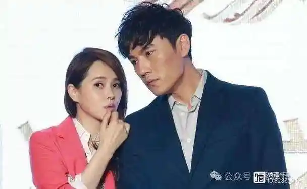 婚礼上,伊能静没想着让儿子上台说话,秦昊突然说:你叫他上来吧