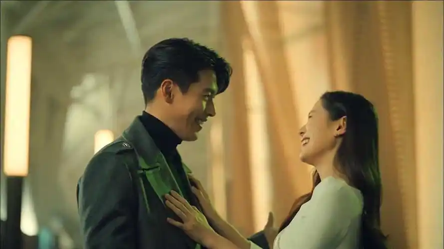 玄彬孙艺珍拍摄情人节大片女方捶男方胸口撒娇太高甜