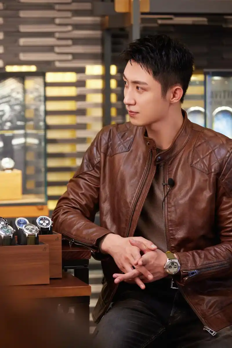 百年灵品牌代言人黄景瑜# 亮相breitling百年灵 天猫官方旗舰店