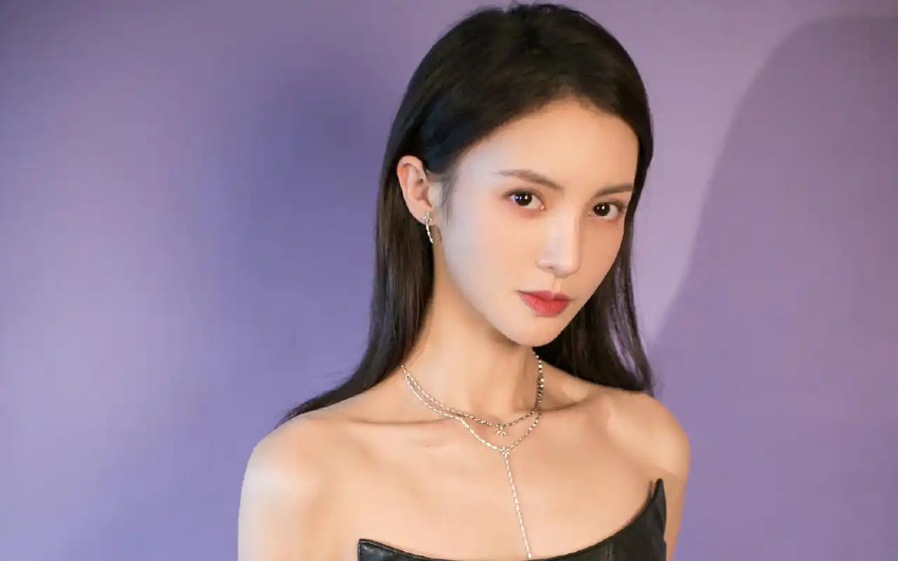 金晨美飒性感写真桌面壁纸