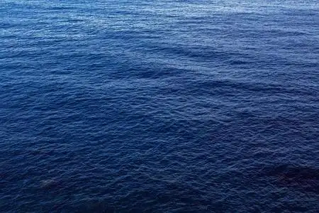 深蓝色大海图片