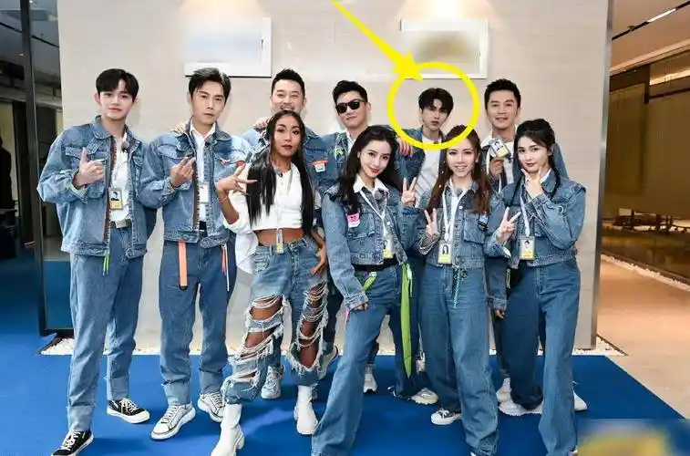 178郑恺和184蔡徐坤同框,当二人一起背过身,谁撒谎很显然_身高_李晨