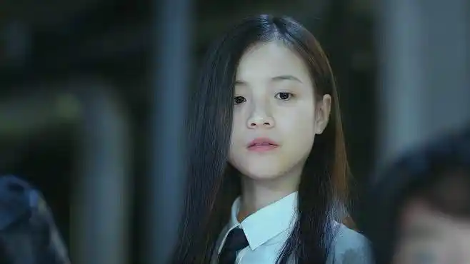 同学两亿岁:李庚希来到秘密基地,只是略微出手,众人便心服口服-影视综