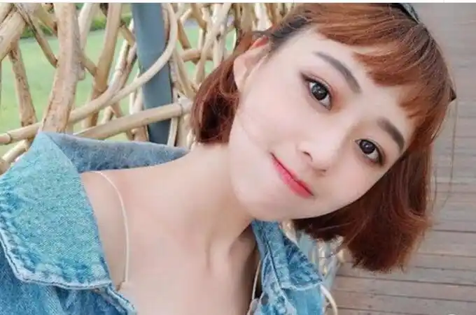 不少的女生都喜欢这一种露眉刘海短发发型的来自福州美发学校分享