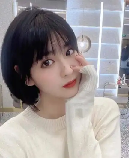 短发图片女2021新款学生,剪出校园风格短发