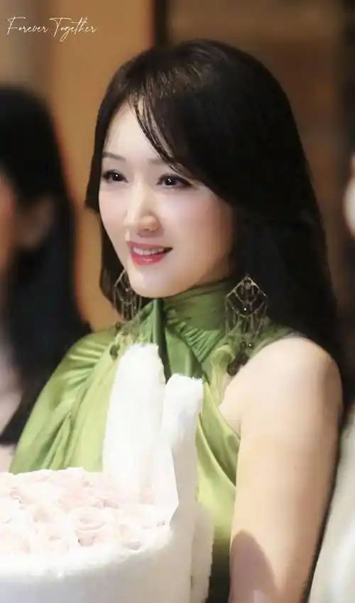 杨钰莹参加"拼盘"演唱会,风头被抢,不敌过气歌手和草根_巅峰状态_风格