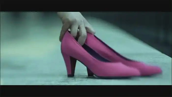 《粉红色高跟鞋》主演:金惠秀导演:金浩俊年份:2005年看点:韩国恐怖片