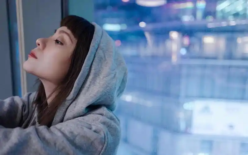 酷劲十足非主流美女图片桌面壁纸高清大图预览1600x1200_美女壁纸下载