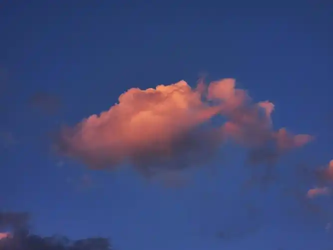 落日余晖和云朵的反应总是很好看