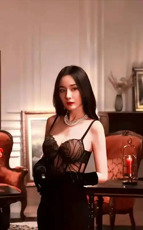 杨幂维密大片曝光,身材火辣引人,让网友"欲罢不能",不愧是大幂幂_演艺