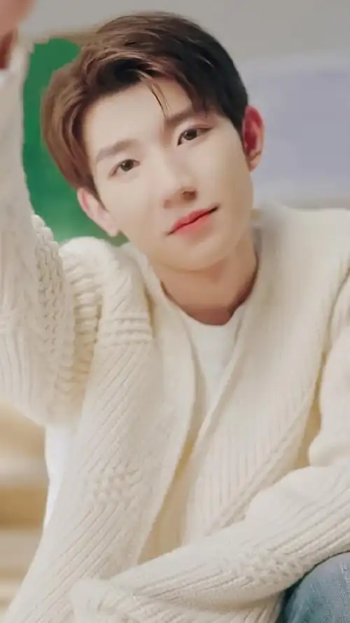 王源最新拍摄大片,好温柔的源源啊_高清图集_新浪网