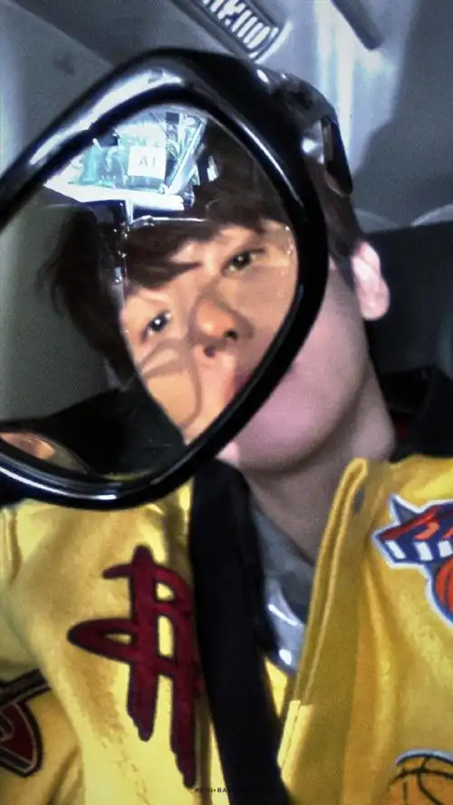 伯贤男高感#240322 边伯贤ins更新|修图  今天的礼物怎么样呢?