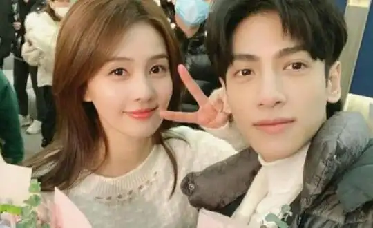 罗云熙和老婆结婚照是真的吗罗云熙和白鹿是什么关系