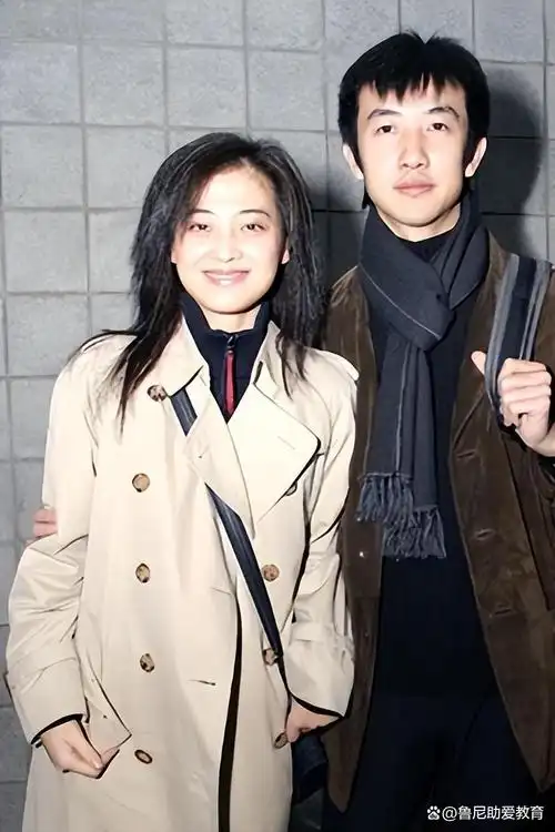 卑微6年豪掷400万最后发现养了个白眼狼梅婷的爱情值得深思