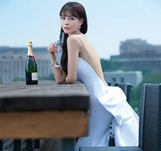 沈梦辰美腿高跟鞋沈梦辰美胸图片