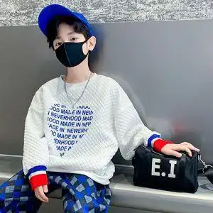 11岁男孩衣服2022春季最新款男童上衣帅气新款超酷儿童打底衫