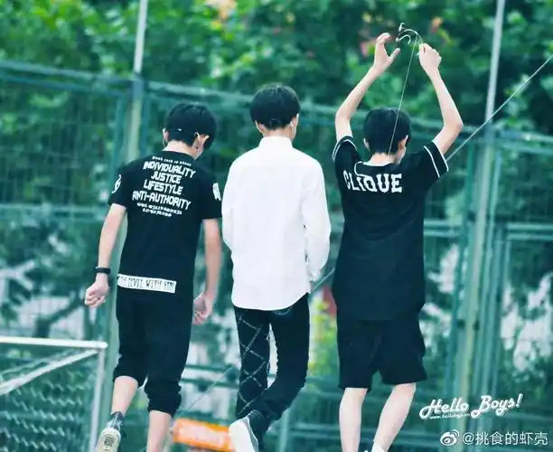 [tfboys][分享]190524 tfboys组合背影小集合,三只后背越变越有安全感