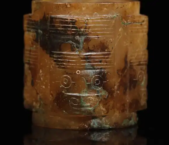 商代兽面纹玉琮