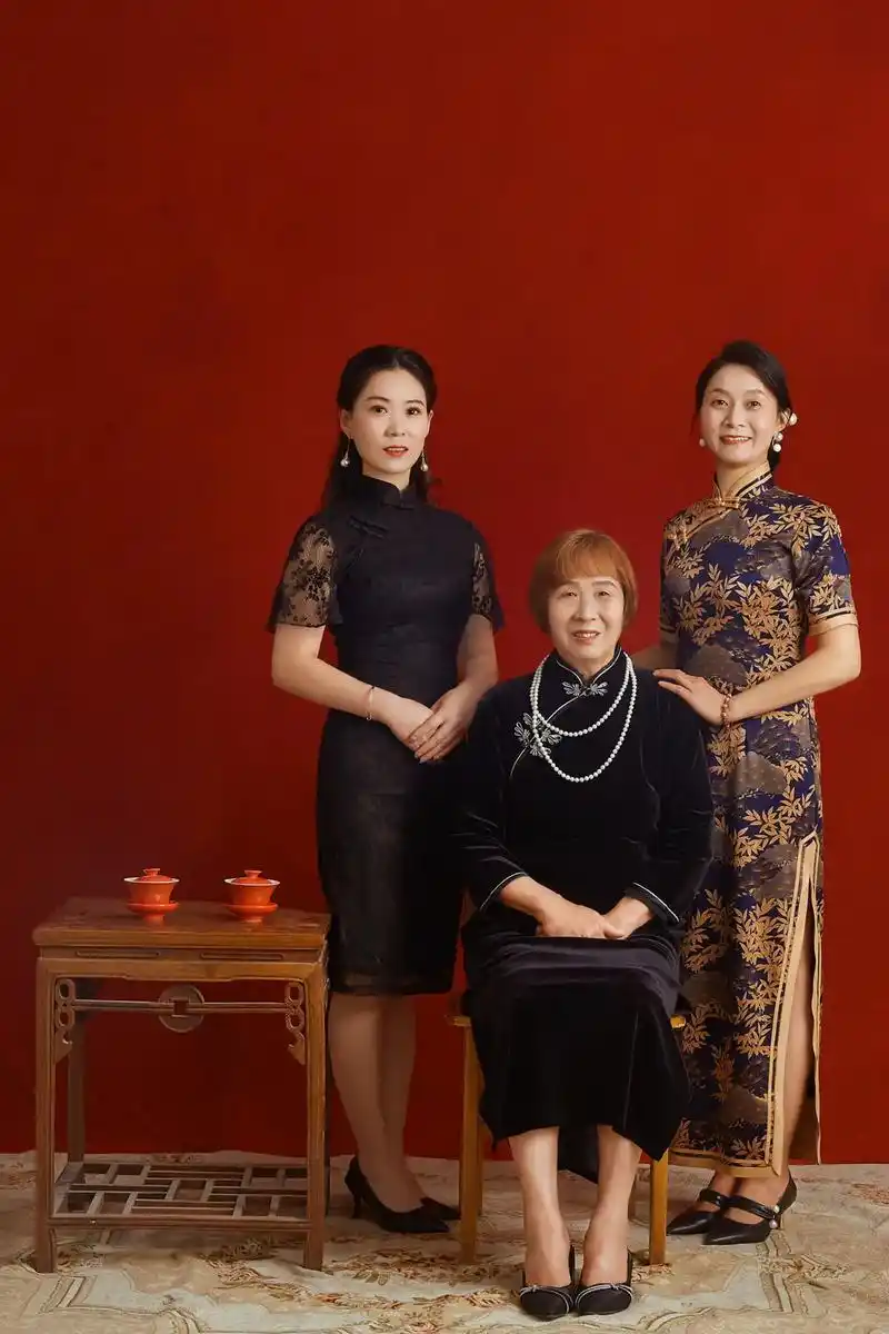 幸福一家全家福 #儿童穿搭#拍照姿势不重 - 抖音