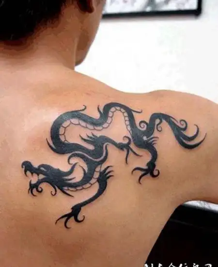 后背龙图腾纹身 - 找图案网