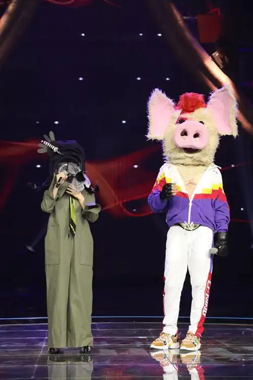 蒙面唱将猜猜猜第四季回归神秘成员与猜评团爆笑互动