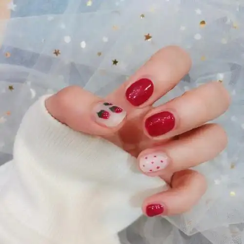 甜甜的草莓美甲图案,承包你指尖全部的可爱