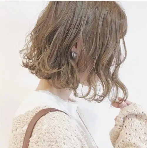 上一篇:中长发烫什么卷好看下一篇:如何用卷发棒卷短发