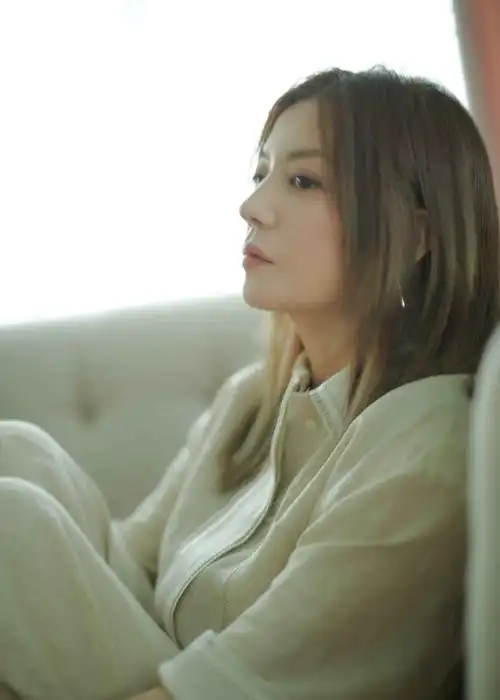 赵薇除了演员身份收获了许多的观众喜爱与支持外,在2020年由她担任