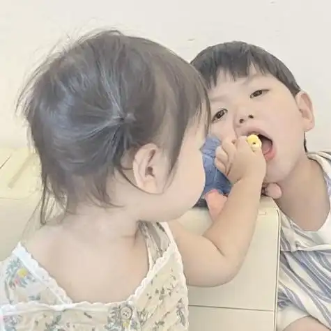 一人一半萌萌的情侣头像小孩子可爱一男一女