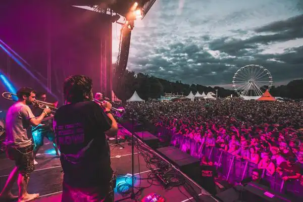 奥地利伍德斯托克全球最大的露天管乐音乐节