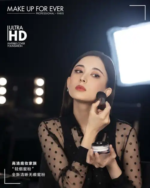 古力娜扎时尚性感代言写真