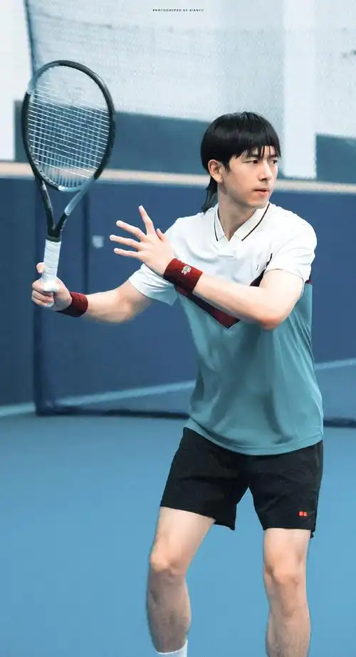 李现#lx#李现1019纪念册#爱看日常打球的照片06多发@李现ing请味