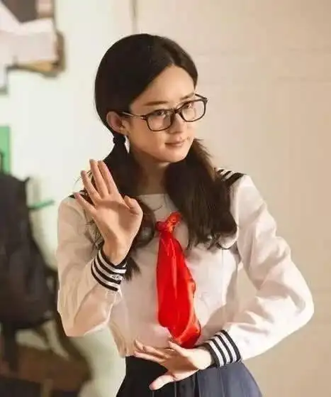 别总说31岁的赵丽颖"装嫩",当她穿校服,网友:青春气息太圈粉