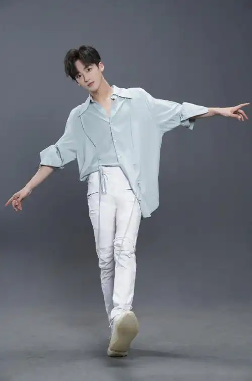 何洛洛完美的他开播一周年##陆啸登上了何洛洛微博