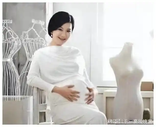 陈蓉:曾是东方卫视一姐,嫁海归老公生下龙凤胎,如今却跌下神坛