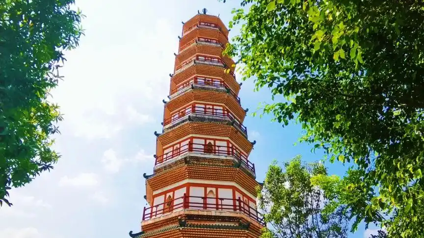 休息日打卡:德庆三元塔