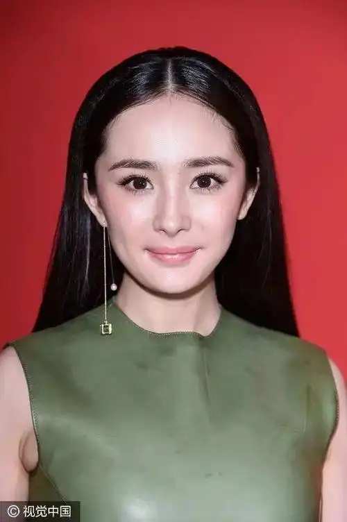 方脸变小v脸!杨幂《仙剑》后的7年"瘦脸之路"