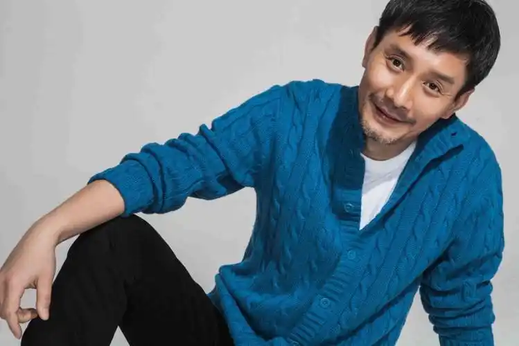 回顾演员田小洁:二婚娶江珊,对继女视如己出,一家三口其乐融融