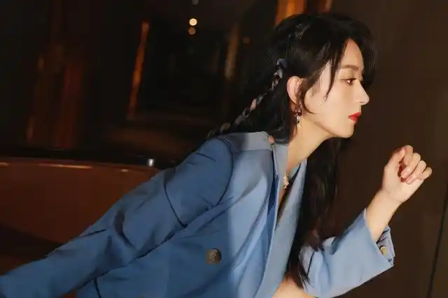 那么,你们喜欢赵丽颖的新造型吗?