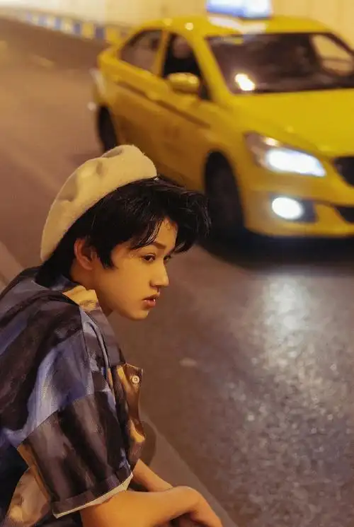 张极写真09自截图09张极第一美颜大主唱张极童模冠军张极港风美