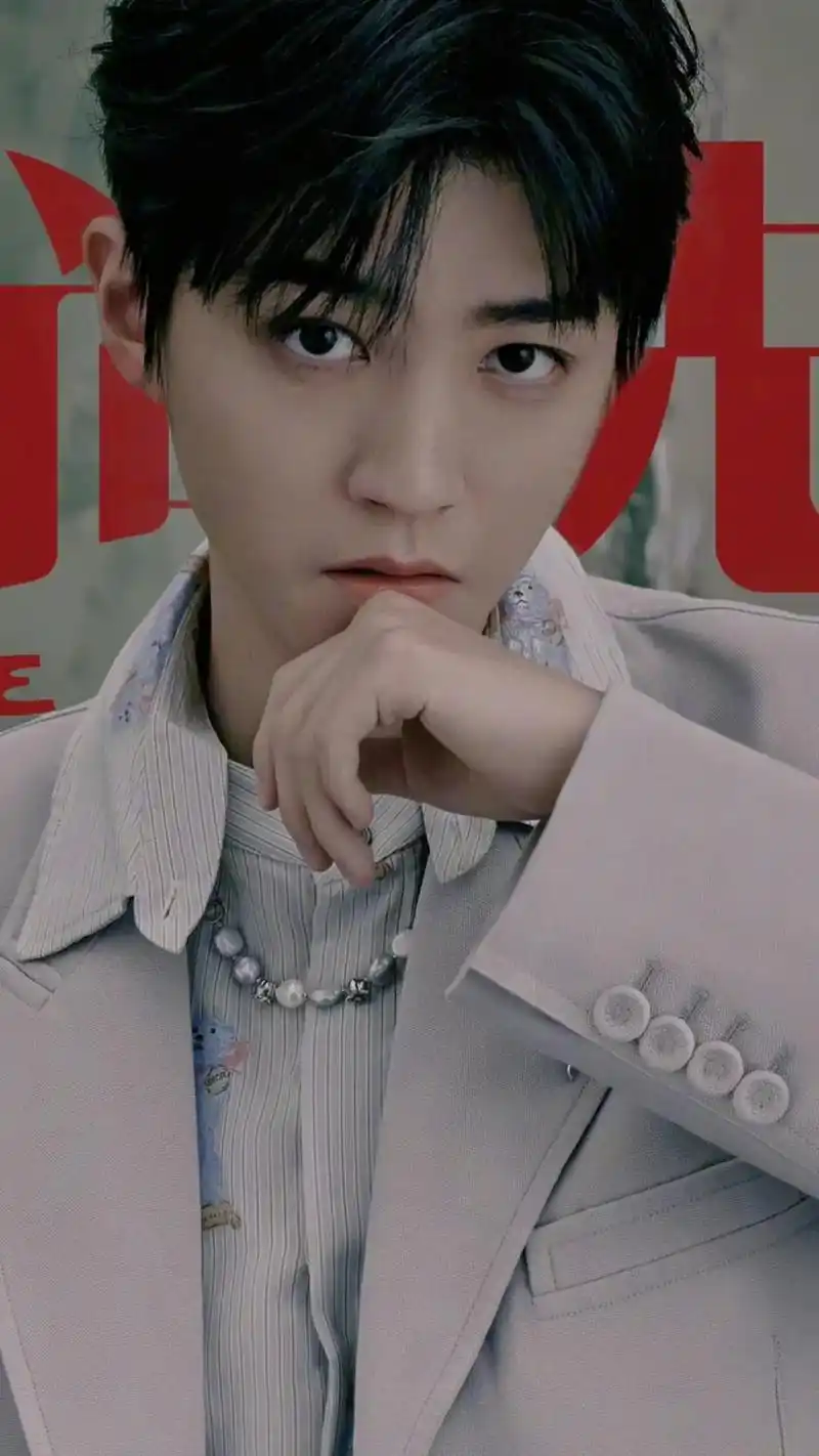 太帅了吧王俊凯六登时尚先生金九封面