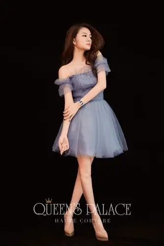 首页 婚纱礼服 安以轩