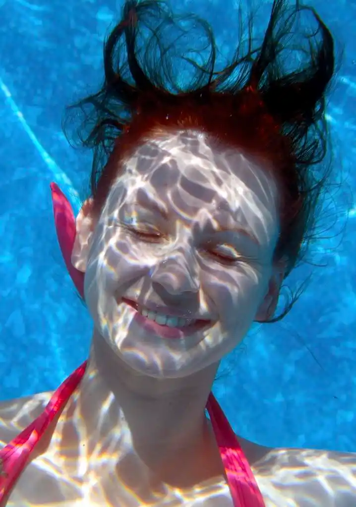 水下游泳的女人,水下游泳的女人