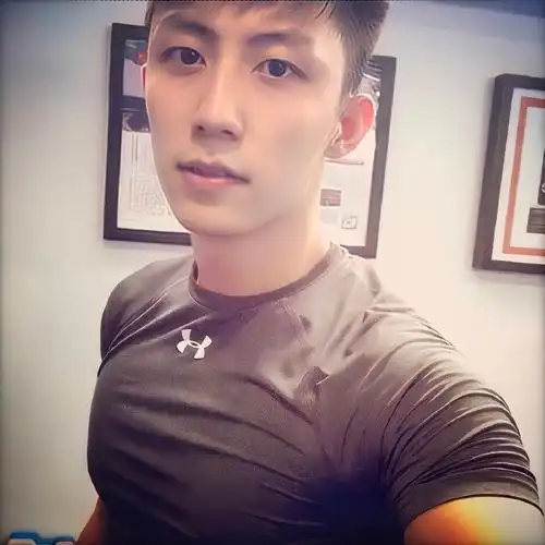 黄景瑜早期模特照那是老鲜嫩了@johnny黄景瑜