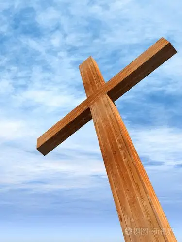 概念或概念木十字架或宗教符号形状在湛蓝的天空,云朵背景