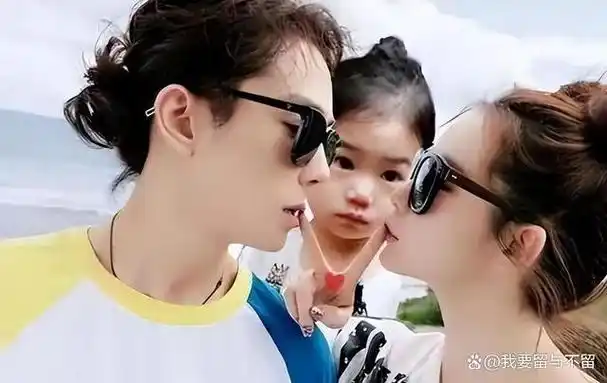 戚薇女儿墨尔本参加钢琴比赛,李承铉拿手机拍照,父爱满满