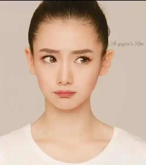 戚薇刚出道的时候,走清纯可爱路线,第一眼被惊艳到了_御姐_风格_杨颖