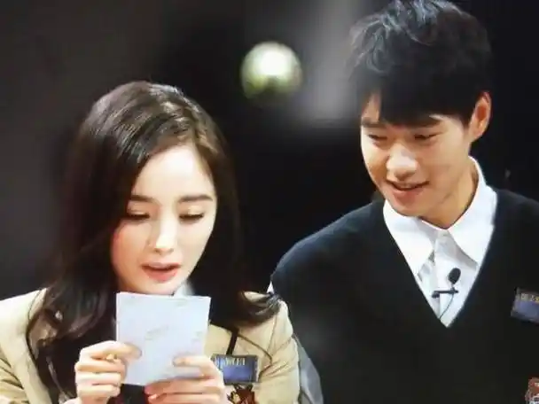 杨幂魏大勋尖叫之夜同框画面流出,"勋勋幂幂"让人意难平?